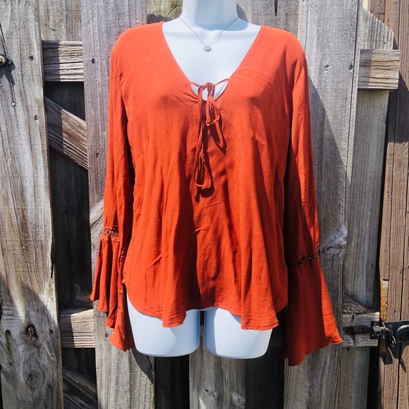 Astr Tops - ASTR The Lable Coral Top Large Long sleeve
